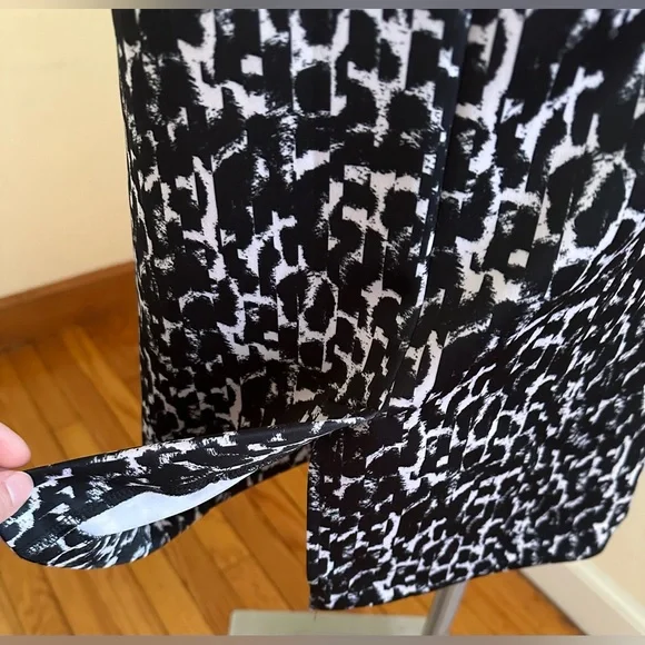 NEW YORK & COMPANY Black & White Sleeveless Bodycon Dress Sz. XS - Picture 9 of 12